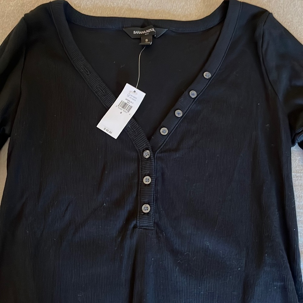 NWT Banana Republic black long sleeved shirt w petite buttons.